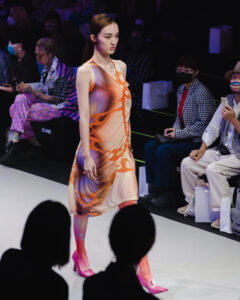 Look 16