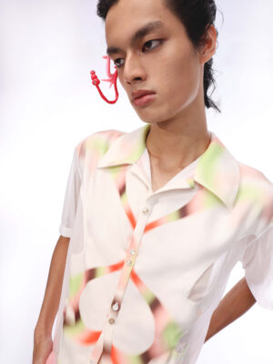 愛心漸層印花與透膚拼接短袖襯衫 Heart Gradient Print with Sheer Panel Short Sleeve Shirt