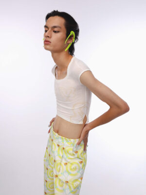 方領短版變化愛心圖樣T恤    Square Neck Short Crop Love Pattern T-Shirt